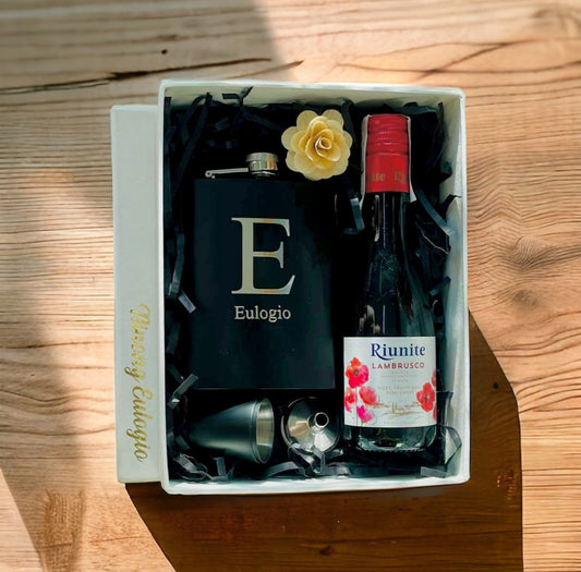 Flask with Small Wine Gift Set